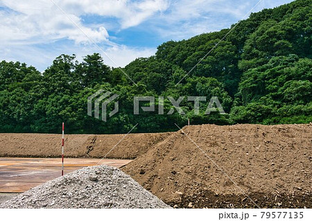 森林と残土の仮置き場 79577135