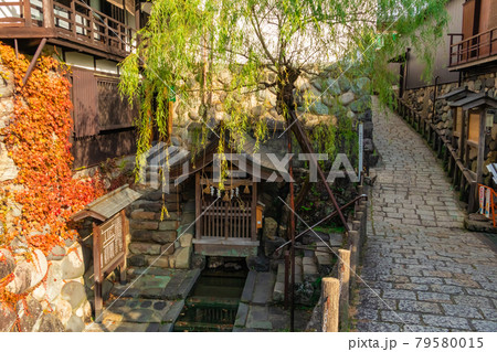 郡上八幡、秋の宗祇水〈岐阜県郡上市〉 郡上八幡、秋の宗祇水〈岐阜県郡上市〉 79580015