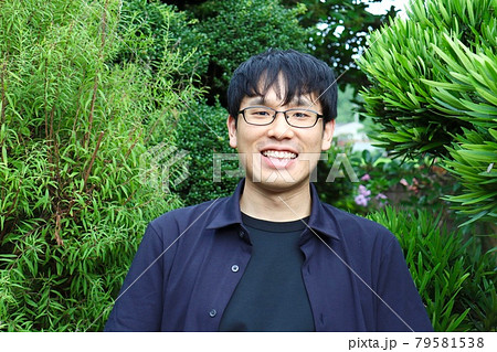 笑顔の20代後半男性 笑顔の20代後半男性 79581538