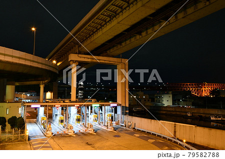 大阪市の阪神高速天保山料金所の夜景 79582788
