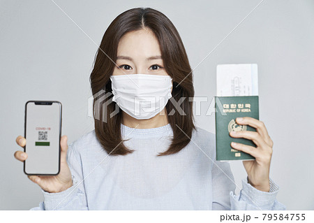 スマートフォン スマホ 女性 79584755