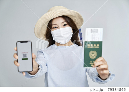 スマートフォン スマホ 女性 79584846