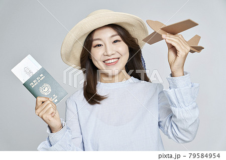 旅行 若い女性 女性 79584954