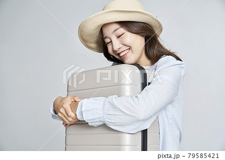 旅行 若い女性 女性 79585421