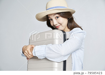 旅行 若い女性 女性 79585423