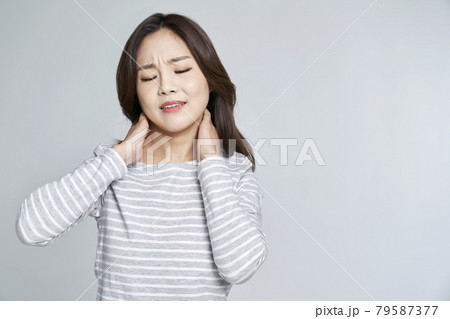 若い女性 女性 女 79587377