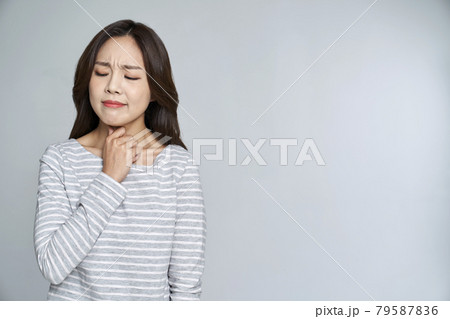 若い女性 女性 女 79587836