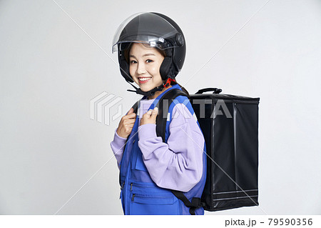 若い女性 女性 女 79590356