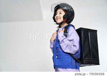 若い女性 女性 女 79590369