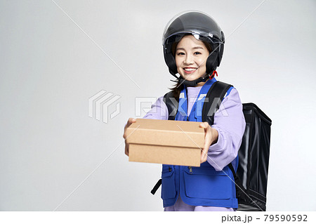 若い女性 女性 女 79590592