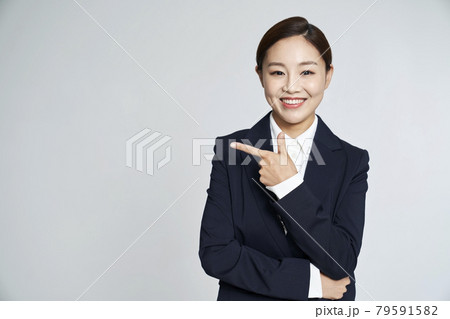 ビジネスウーマン 若い女性 女性 79591582