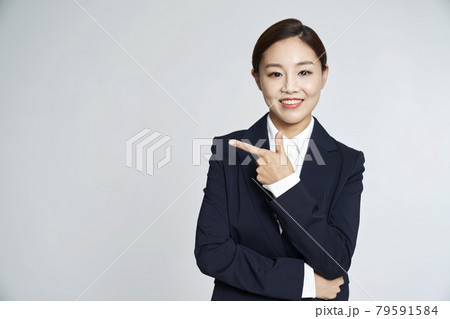 ビジネスウーマン 若い女性 女性 79591584