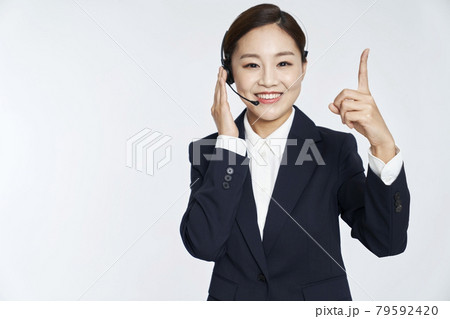 ビジネスウーマン 若い女性 女性 79592420