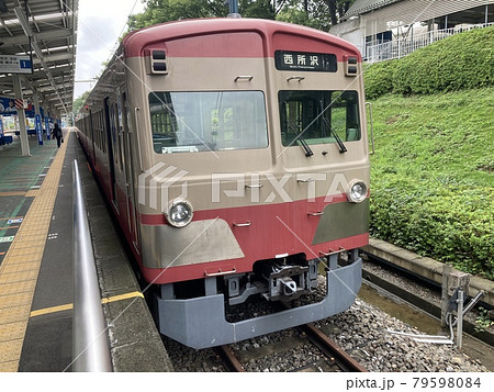 西武球場前駅に停車する西武鉄道の赤電。 西武球場前駅に停車する西武鉄道の赤電。 79598084