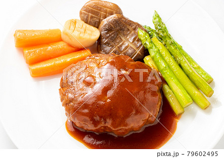 煮込みハンバーグ。 煮込みハンバーグ。 79602495