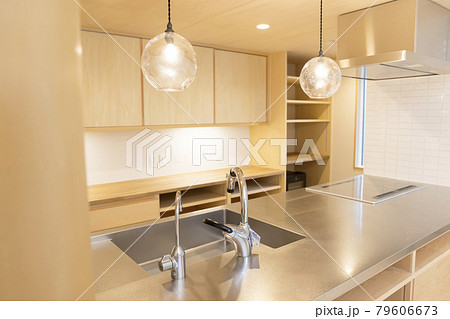 新築、新品、未使用のシステムキッチン 79606673