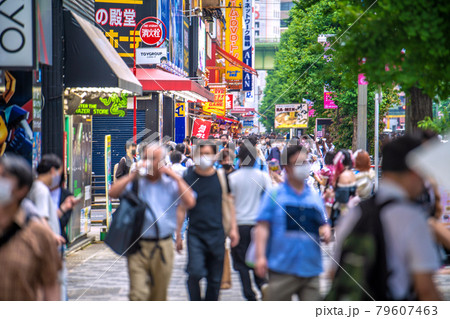 日本の東京都市景観 4度目の緊急事態宣言あすから…秋葉原には脅威の人出、外国人の姿も…＝7月11日 79607463