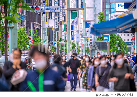 日本の東京都市景観 4度目の宣言前の金曜日。東京822人。変異株感染爆発…銀座には多くの人出＝9日 79607743
