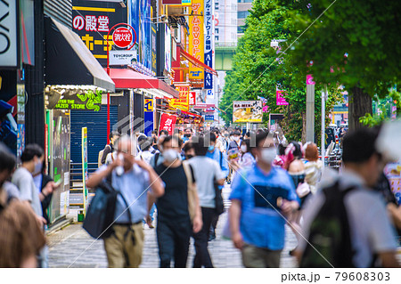 日本の東京都市景観 4度目の緊急事態宣言あすから…秋葉原には脅威の人出、外国人の姿も…=7月11日 日本の東京都市景観 4度目の緊急事態宣言あすから…秋葉原には脅威の人出、外国人の姿も…=7月11日 79608303