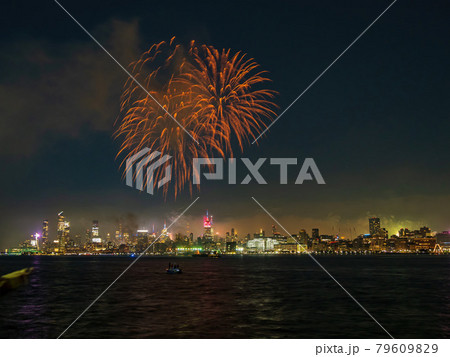 Fireworks celebration of July 4th with the famous Manhattan skyline Fireworks celebration of July 4th with the famous Manhattan skyline 79609829