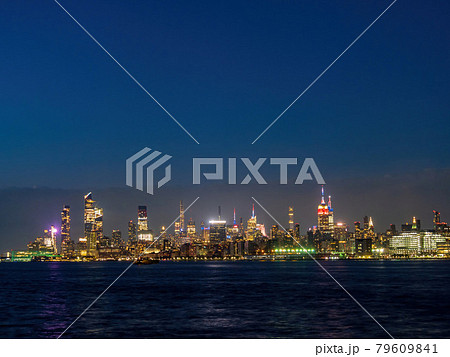 Night view of the famous Manhattan skyline Night view of the famous Manhattan skyline 79609841