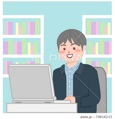 パソコンでオンライン授業を受ける男の子 79616215