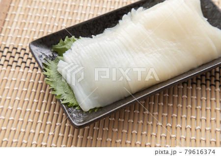 スルメイカの刺身 79616374