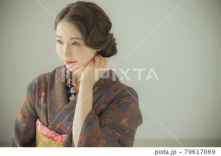 着物を着た女性　フィンガーウェーブ　レトロ 79617069