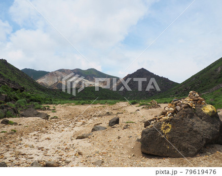 初夏の九重連山　北千里ヶ浜から硫黄山方向を望む　大分県竹田市久住町大字久住 79619476