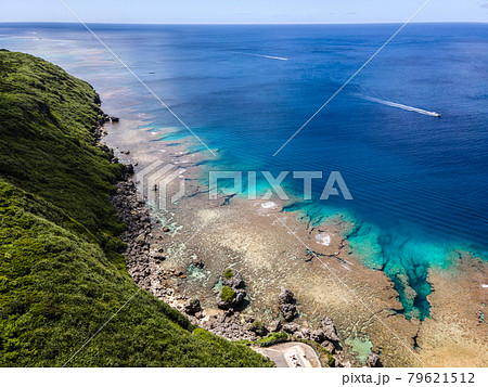 【沖縄県・伊良部島・サバウツガー周辺の海】 【沖縄県・伊良部島・サバウツガー周辺の海】 79621512