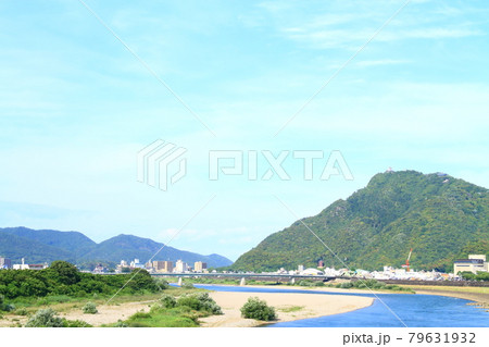 金華山、岐阜城と長良川の風景 79631932