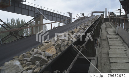 Conveyor belt with gravel on mining site 79632072