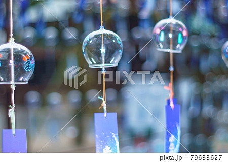 大阪府三島郡島本町の水無瀬神宮の風鈴を撮影したもの 79633627