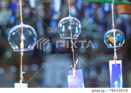 大阪府三島郡島本町の水無瀬神宮の風鈴を撮影したもの 79633629