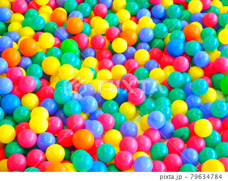 カラフル背景素材 79634784