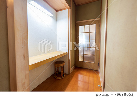 広い廊下　注文和風建築 79639052