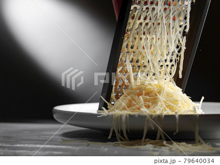Grated cheese and grater. 79640034