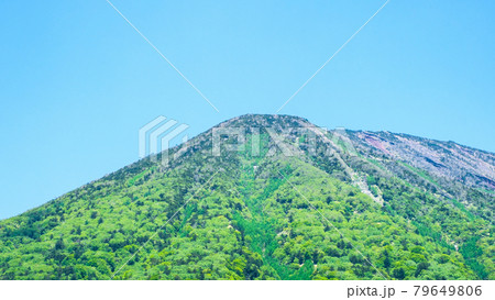 新緑の男体山　（中禅寺湖より） 79649806