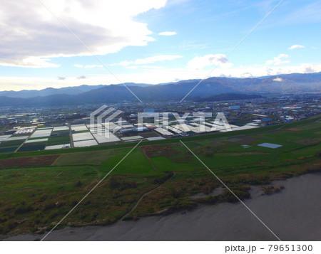 徳島平野〜ドローンで空撮(吉野川 左岸/徳島県上板町綾部) 徳島平野〜ドローンで空撮(吉野川 左岸/徳島県上板町綾部) 79651300