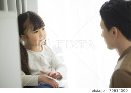 6歳の女の子とパパ 6歳の女の子とパパ 79654000