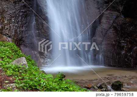 長野県阿智村の姿見不動滝 長野県阿智村の姿見不動滝 79659758