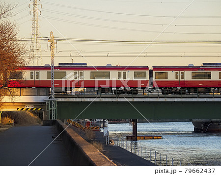 横浜・鶴見川を渡る電車 Tsurumi River, Yokohama, Japan 横浜・鶴見川を渡る電車 Tsurumi River, Yokohama, Japan 79662437