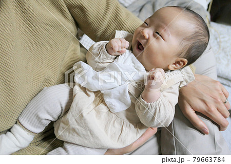 赤ちゃん 息子 お父さん 79663784