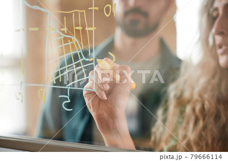 People drawing financial charts People drawing financial charts 79666114