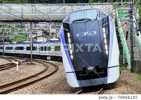 信濃路を快走する…特急あずさ・E353系　中央線・相模湖駅 79668185