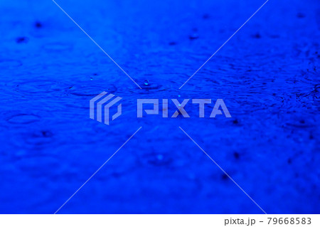 雨を眺めて想うこと 雨を眺めて想うこと 79668583