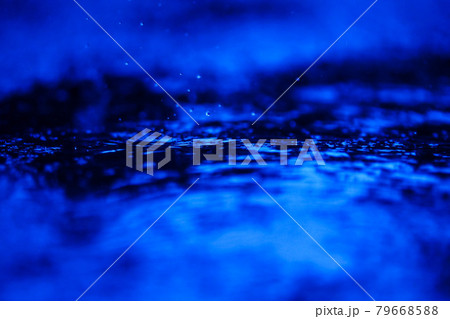 雨を眺めて想うこと 雨を眺めて想うこと 79668588