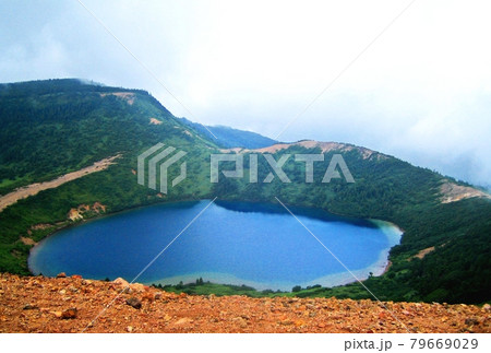 一切経山　浄土平　吾妻の瞳　吾妻連峰　磐梯朝日国立公園　群青色 79669029