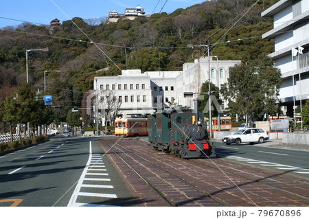 坊ちゃん列車とお城  松山　愛媛県 79670896
