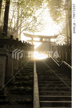 三峰神社奥宮遥拝殿 79673307